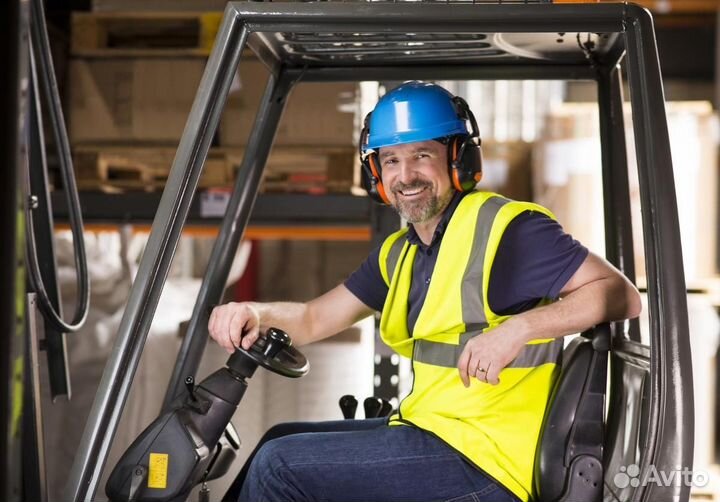 Карщик (водитель погрузчика) с документами вахта