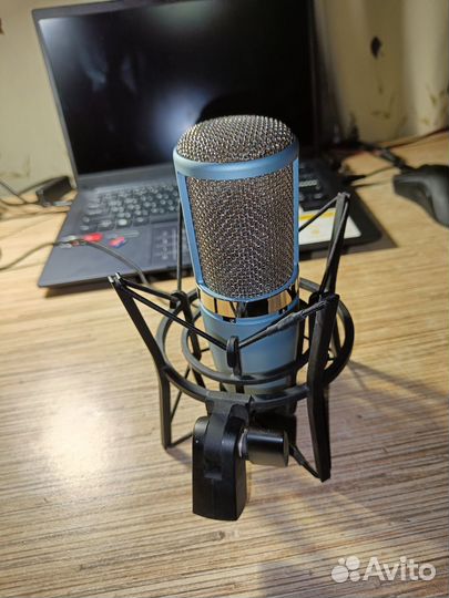 Студийный микрофон akg 420