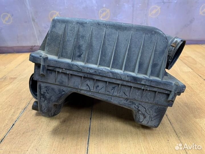 Корпус воздушного фильтра Opel Astra H Z16XEP