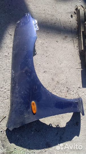 Крыло переднее правое Мазда 323,Mazda 323