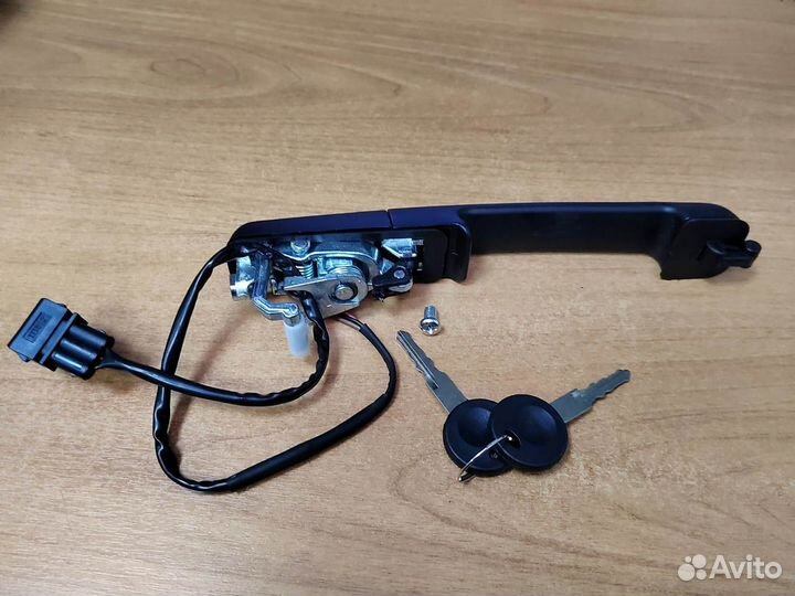 Ручка двери передняя левая VW Passat b3