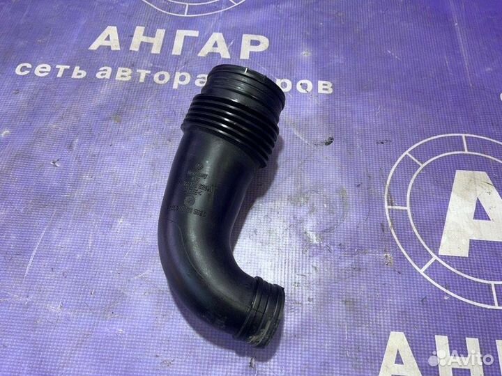 Воздушный патрубок Volkswagen Touareg 7L 5.0 AYH