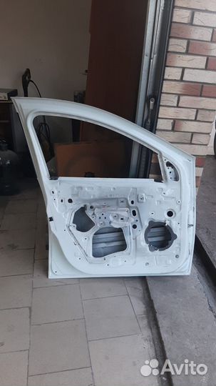 Дверь передняя левая renault logan 2
