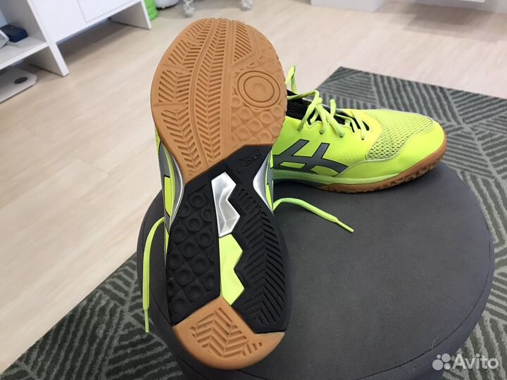 Кроссовки asics для зала в хорошем состоянии