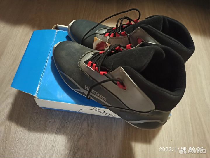 Лыжные ботинки