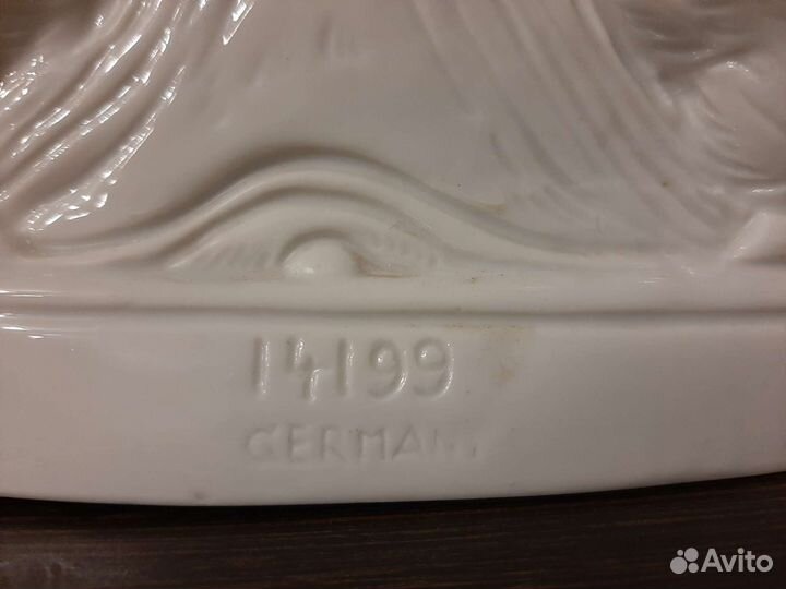 Фарфоровая салфетница