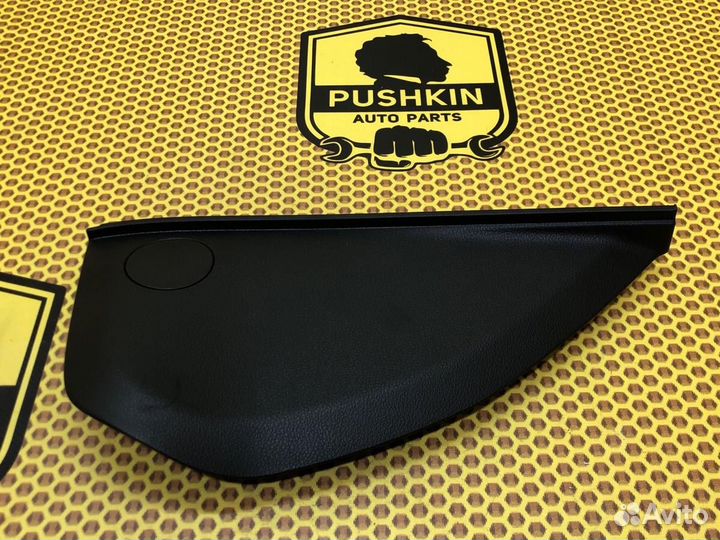 Накладка торпедо торцевая правая Hyundai I30 PD