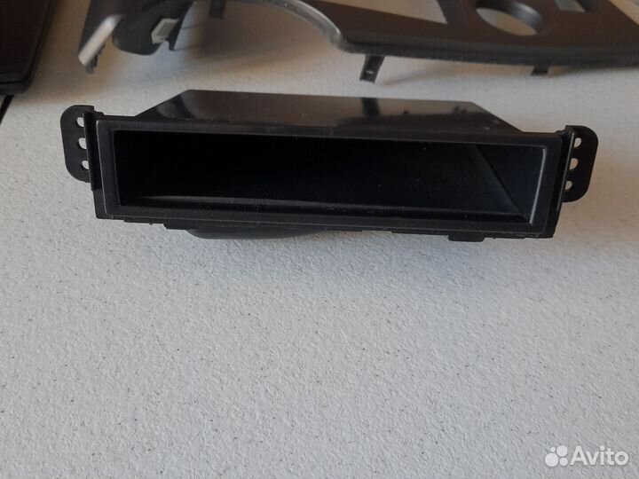 Рамка центральной консоли Kia Carens III