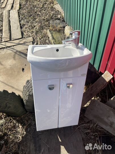 Тумба с умывальником