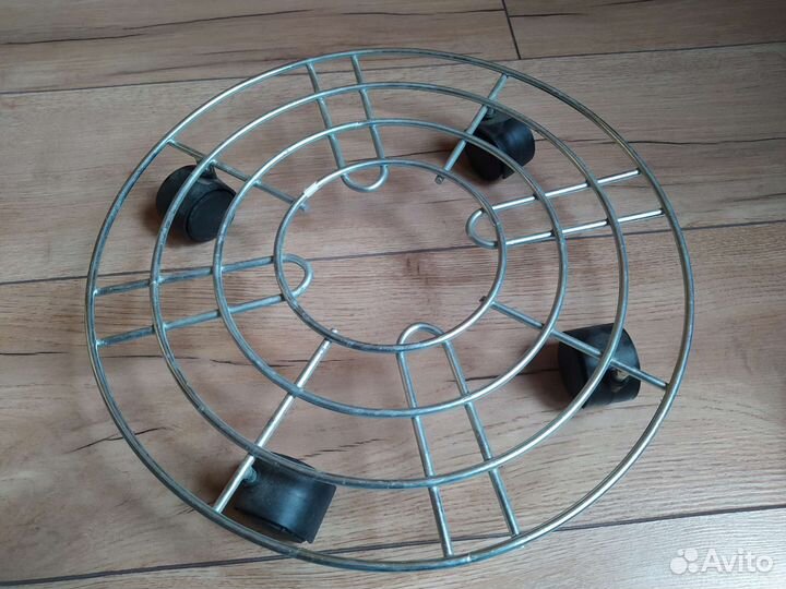 Подставка для цветов на колёсах