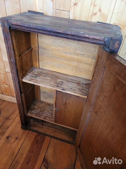Шкафчик навесной старинный