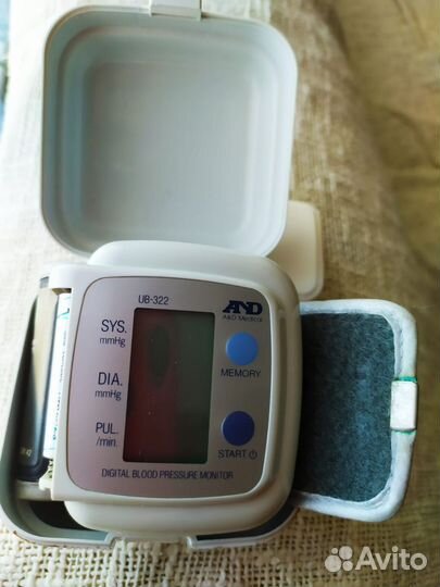 Тонометр на запястье and ub-322, япония