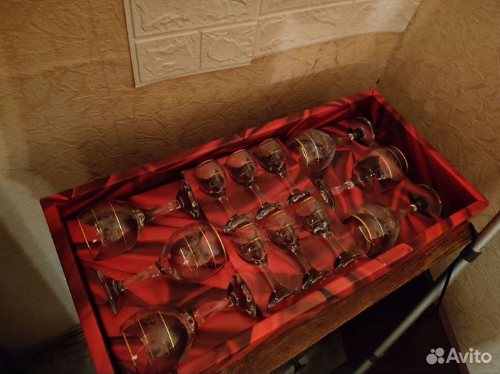 Набор бокалов и рюмок