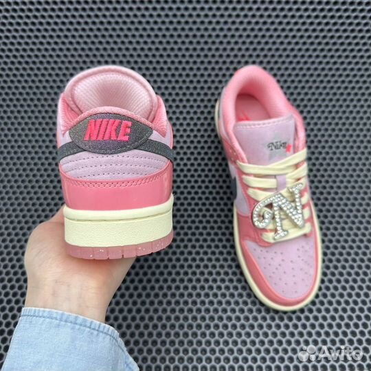 Кроссовки nike dunk low barbie