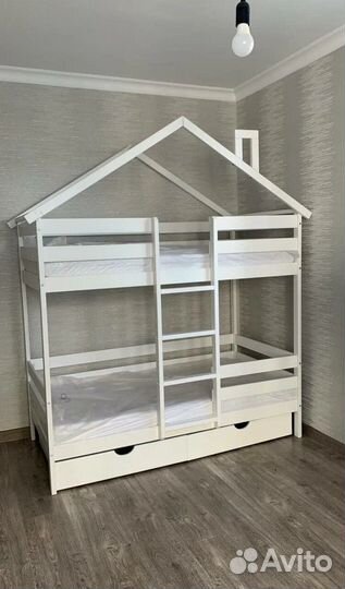 Детская двухъярусная кровать из массива белый