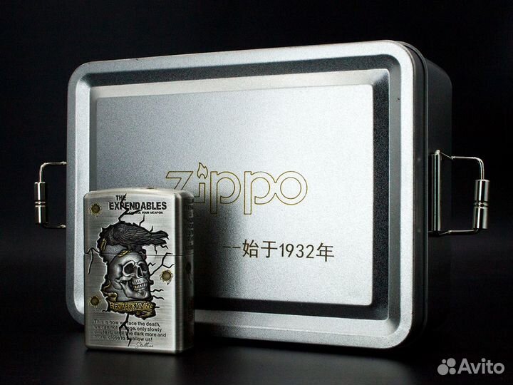 Зажигалка Zippo - Неудержимые в стальном кейсе