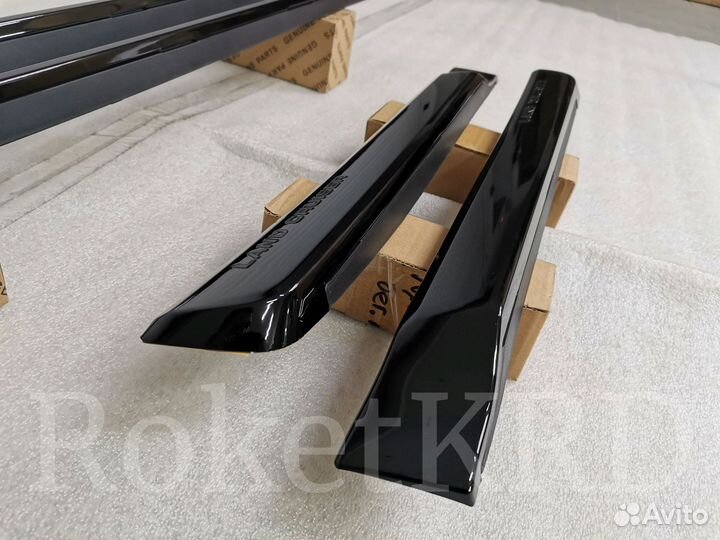 Молдинги Land Cruiser 200 2016г Черный глянец