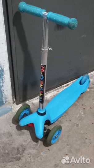 Детский трехколесный самокат