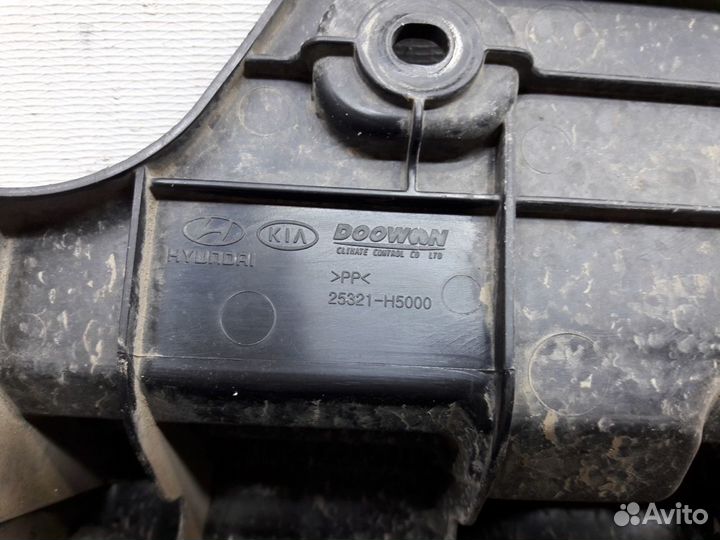 Дефлектор радиатора правый Hyundai Solaris 2 HCR