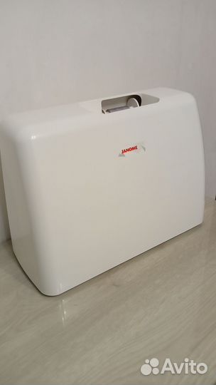 Швейная машинка janome DC 4030