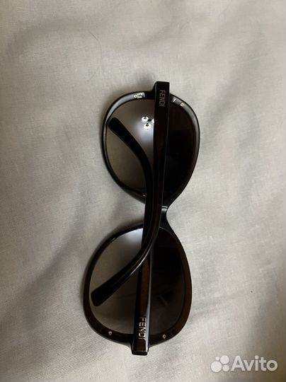 Солнечные очки fendi