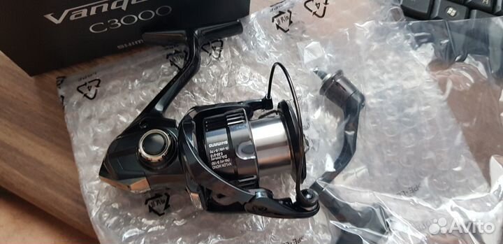 Shimano 19 Vanquish C3000 новая