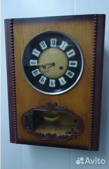 Часы СССР круглые навесные настенные маяк