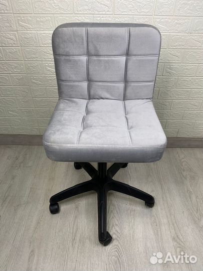 Стул с регулировкой на колесиках Артист