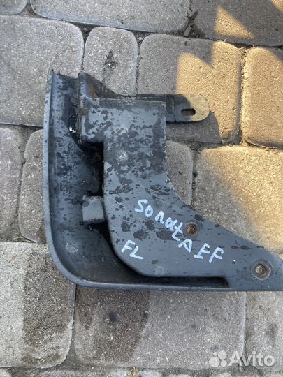 Брызговик передний левый hyundai sonata ef