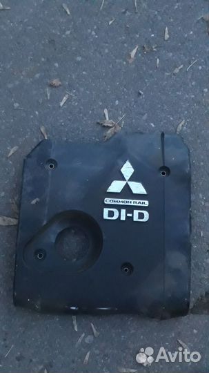 Крышка двигателя Mitsubishi L200