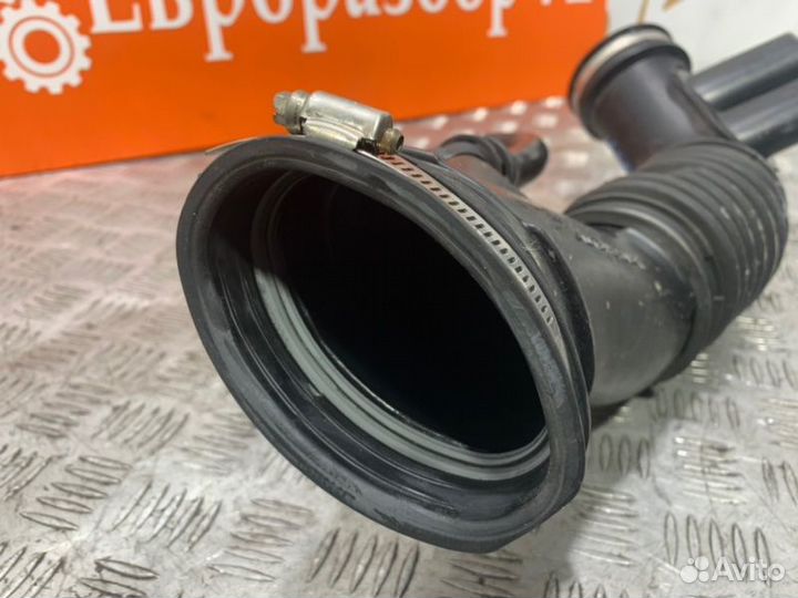 Патрубок воздушного фильтра Volvo V60 FW48