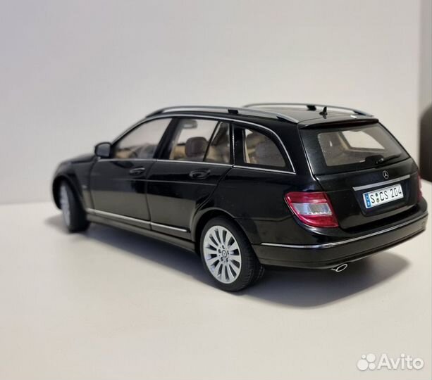 Mercedes Autoart 1/18 C класс w204