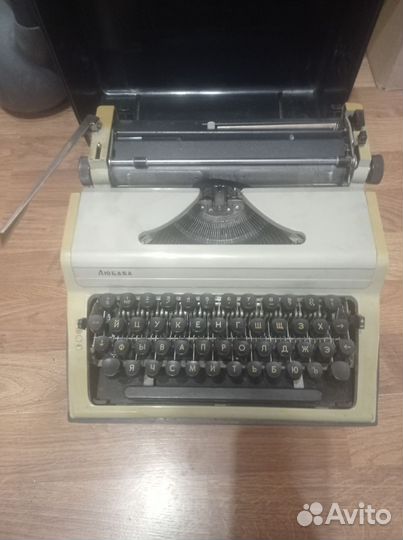 Печатная машинка Любава
