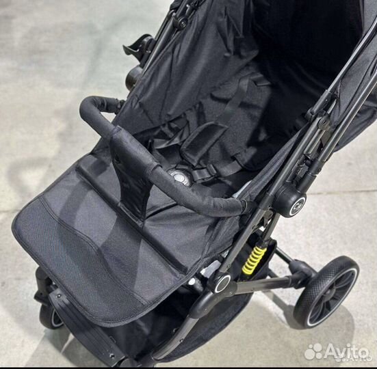 Коляска с перекидной ручкой lux mom