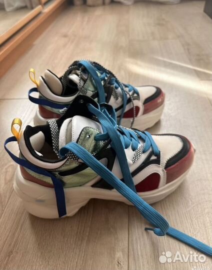 Кроссовки женские кожаные 39 размер новые