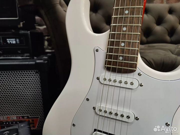 Электрогитара Cort Stratocaster + Комбо 10 ватт