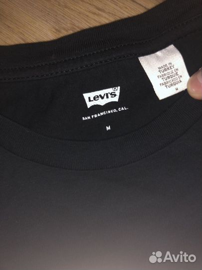 Лонгслив levis