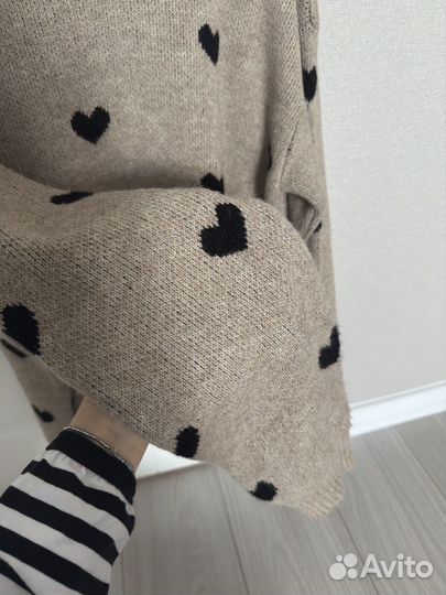 Свитер женский с сердечками