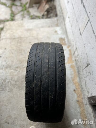 Ovation Ovation 4 245/40 R18