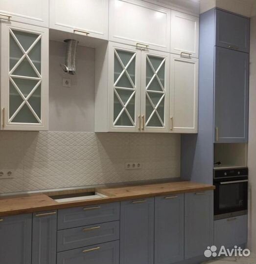 Угловая кухня до потолка