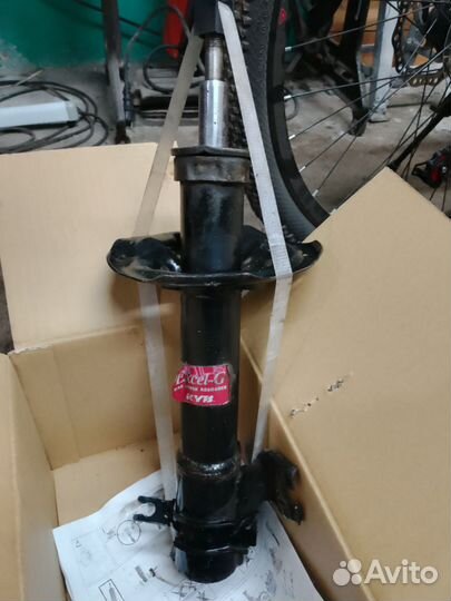 Стойка передняя левая KYB nissan almera classic