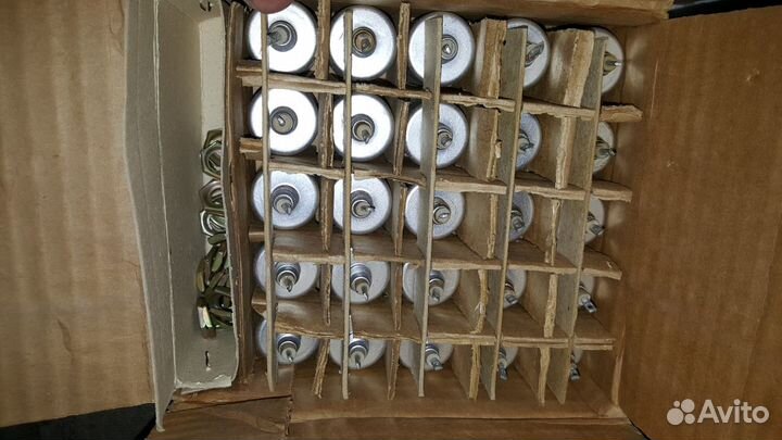 Конденсатор К50-20 25в 2000 мкф