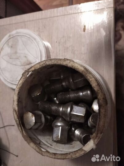 Продам колёсные болты М14