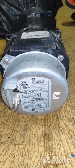 Безредукторная лебедка TAA20220AX5 otis GEN2