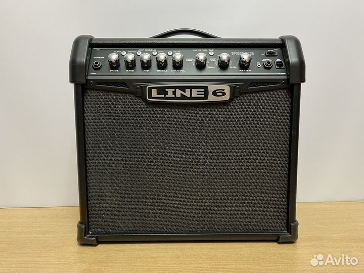 Гитарный комбоусилитель line 6 spider IV