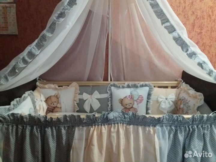 Комплект в детскую кроватку с бортиками