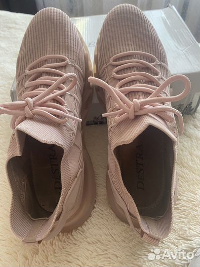 Продам летние кроссовки из текстиля