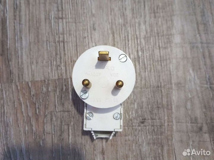 Вилка Легран 20А арт. 55152 (55632)