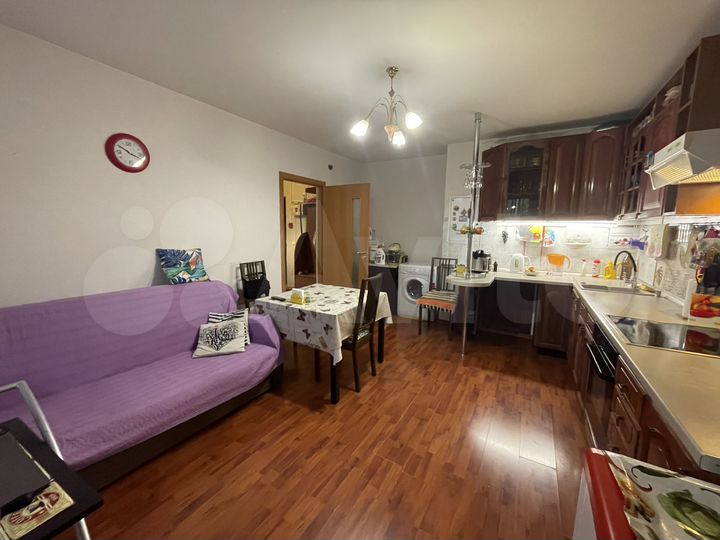 2-к. квартира, 70 м², 3/17 эт.