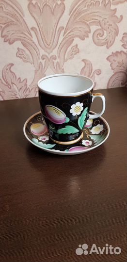 Чашка с блюдцем слива на черном,Вербилки